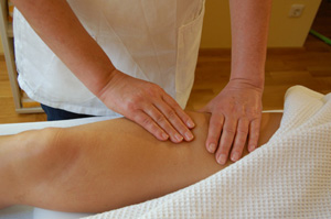 Gerti Wurzer bei einer Vollmassage